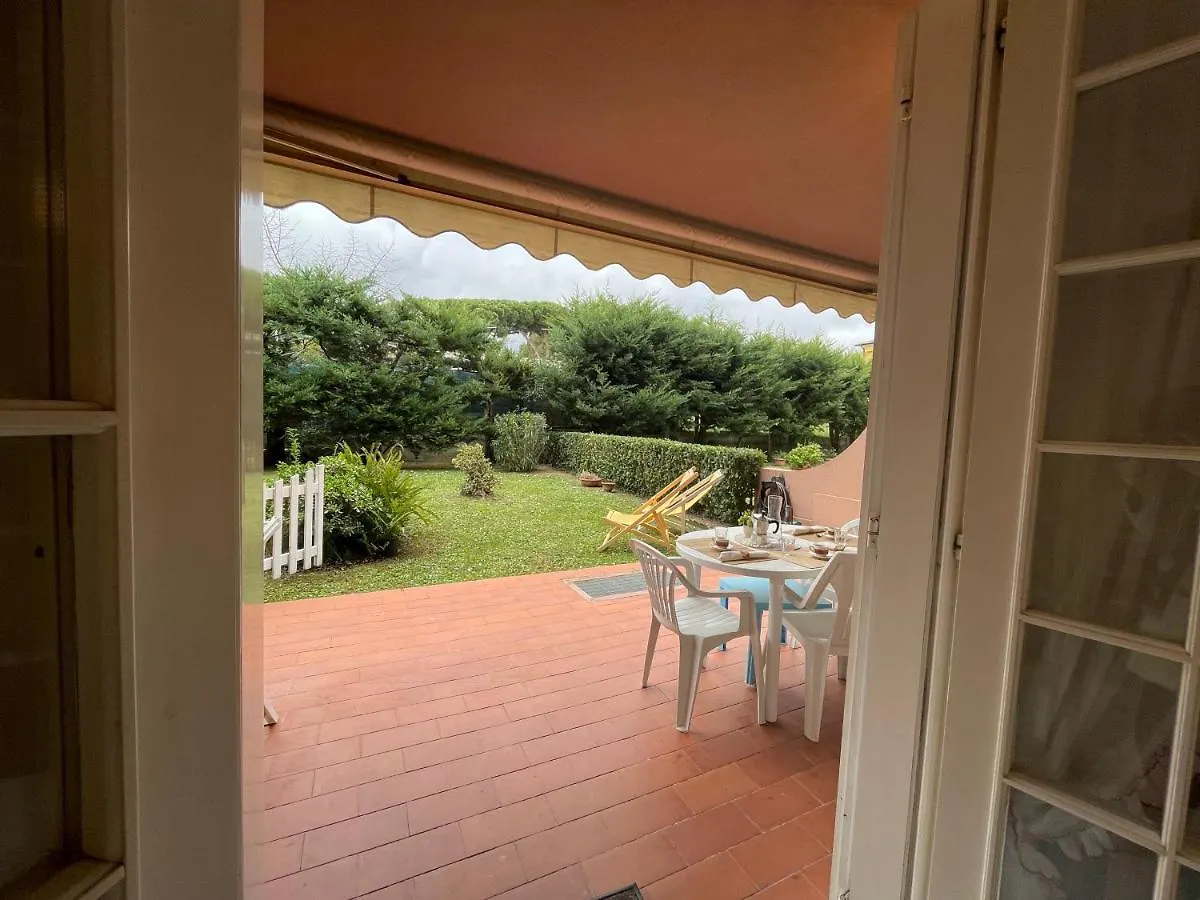 Relax In Piscina - Free Parking E Ampio Giardino Daire Loano